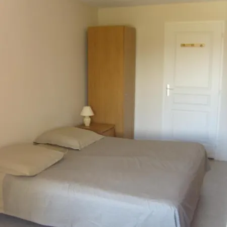 Les Bibu Chambres Meublees Hotel