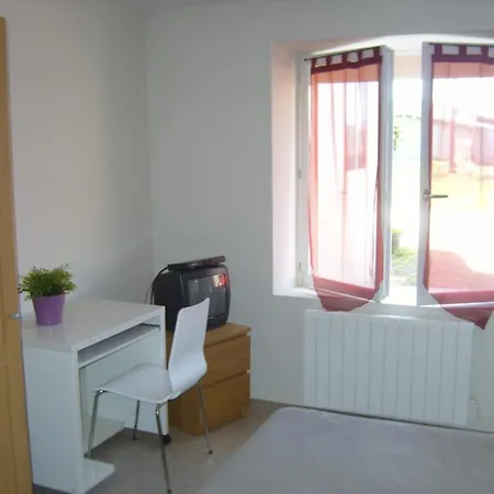 Les Bibu Chambres Meublees Hotel